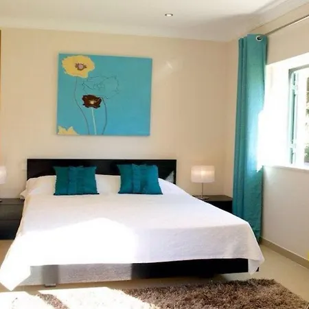 Ferrarias Sleeps 10 With Pool Air Con And Wifi Ferrarias (Loule)