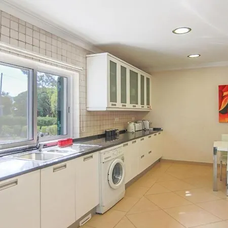 Ferrarias Sleeps 10 With Pool Air Con And Wifi