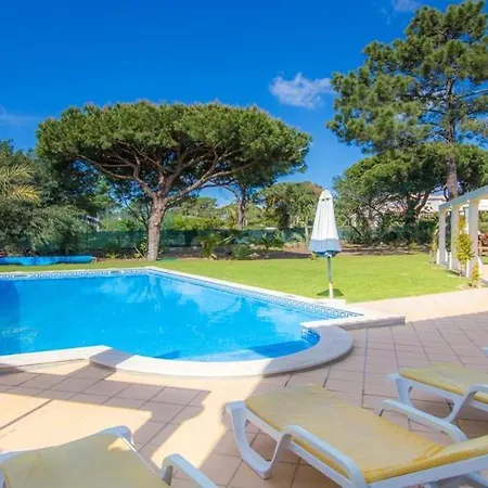 Ferrarias Sleeps 10 With Pool Air Con And Wifi