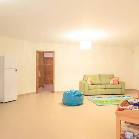 Ferrarias Sleeps 10 With Pool Air Con And Wifi