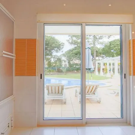 فيلة Ferrarias Sleeps 10 With Pool Air Con And Wifi Ferrarias (Loule)