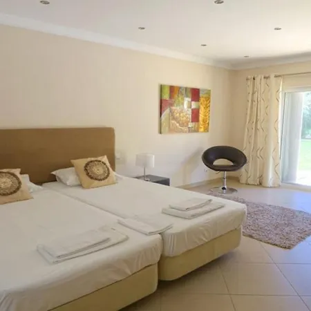 فيلة Ferrarias Sleeps 10 With Pool Air Con And Wifi
